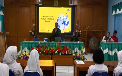 SMKN 1 BLORA :  GELAR PELATIHAN PUBLIC SPEAKING DAN MARKETING BERSAMA INDOSAT, BUKA PELUANG JADI BRAND AMBASSADOR